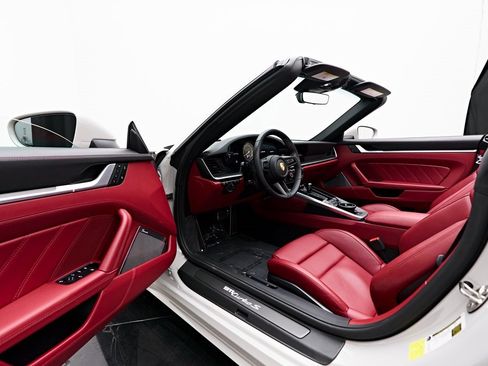 Used 2022 Porsche 911 Turbo S w/ 911 Turbo Sportdesign Package image 31