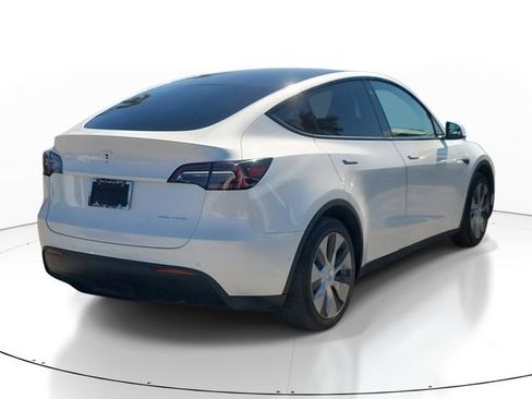 Used 2020 Tesla Model Y Long Range image 4
