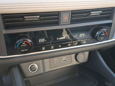 Certified 2023 Nissan Rogue SV image 15