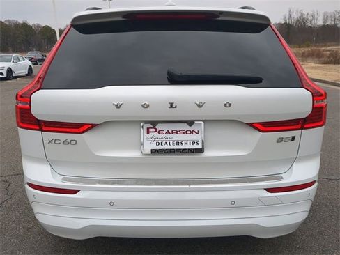 Used 2022 Volvo XC60 B5 Momentum w/ Advanced Package image 5
