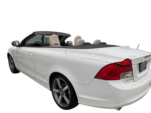 Used 2011 Volvo C70 T5 w/ Multimedia Pkg image 4