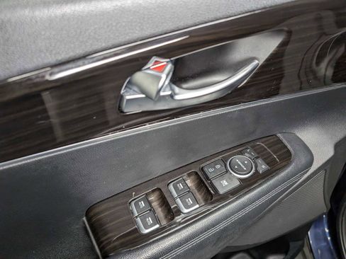 Used 2020 Kia Sorento LX image 32