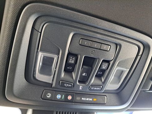 Certified 2025 GMC Sierra 1500 AT4 w/ AT4 Premium Package AWD/4WD image 31