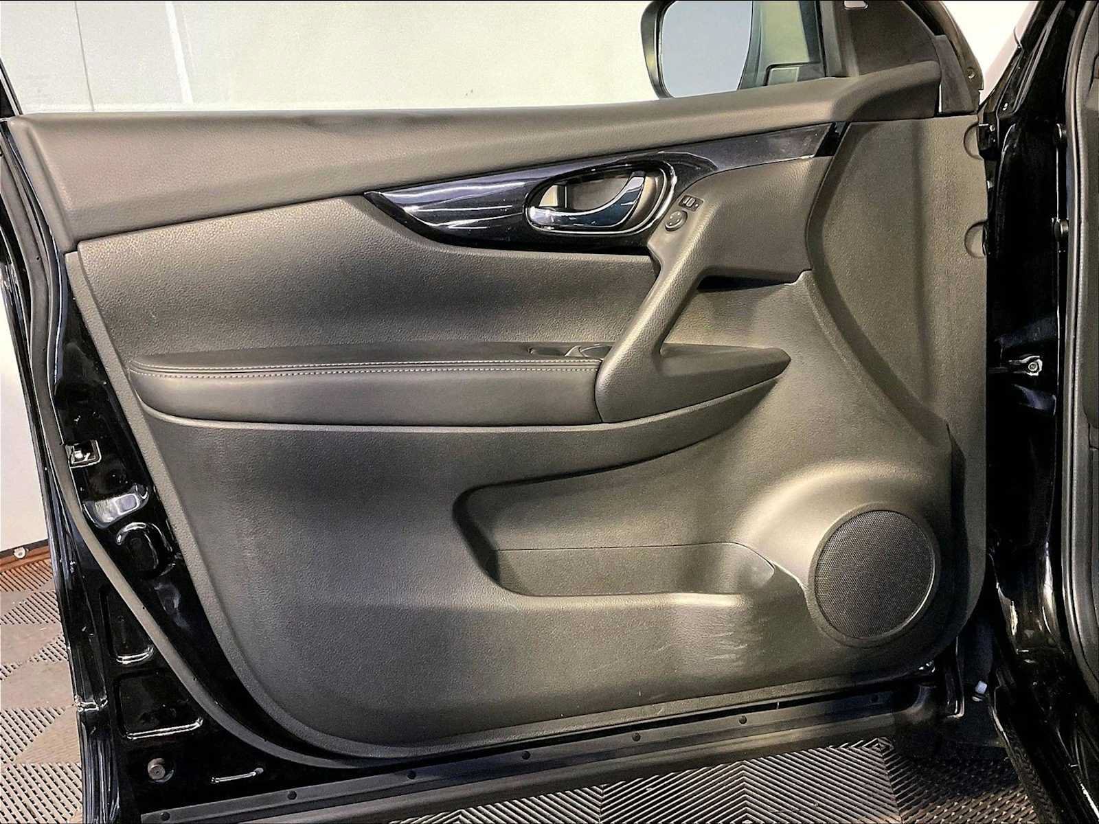 Used 2019 Nissan Rogue Sport SV AWD/4WD image 25
