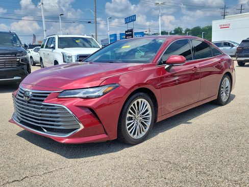 Used 2021 Toyota Avalon Limited FWD image 3