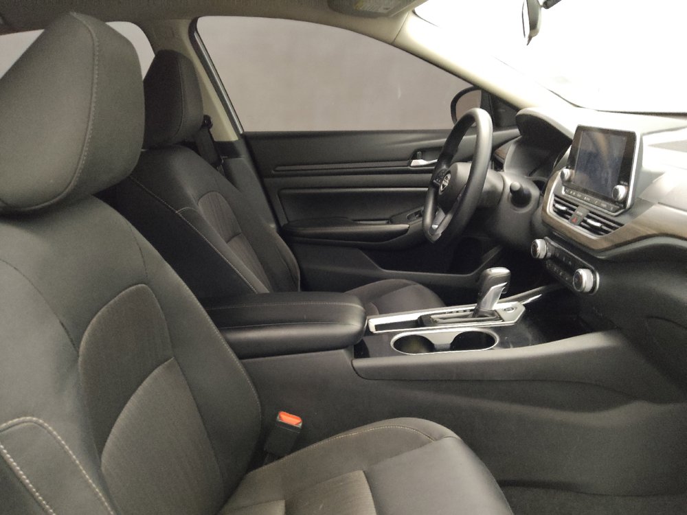 Used 2024 Nissan Altima 2.5 SV FWD image 21