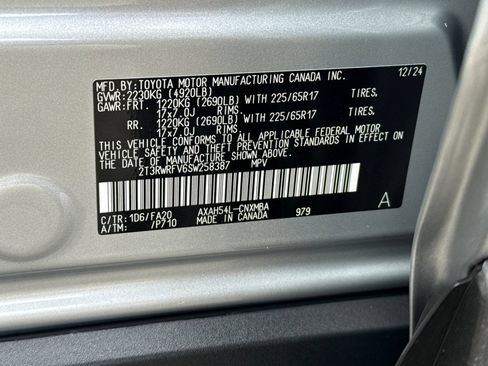 Used 2025 Toyota RAV4 XLE AWD/4WD image 37
