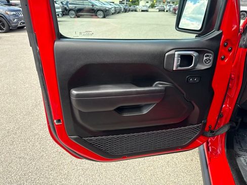 Certified 2024 Jeep Wrangler Sport AWD/4WD image 18