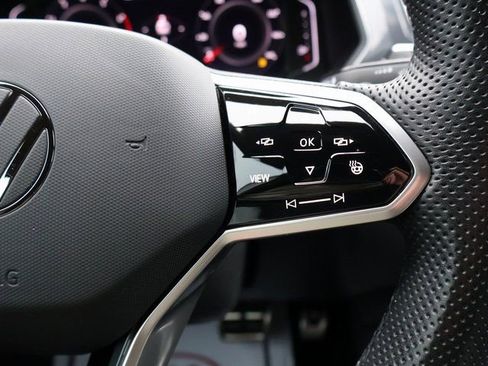 Used 2023 Volkswagen Tiguan SEL R-Line image 35