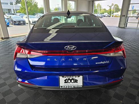Used 2023 Hyundai Elantra Blue FWD image 4