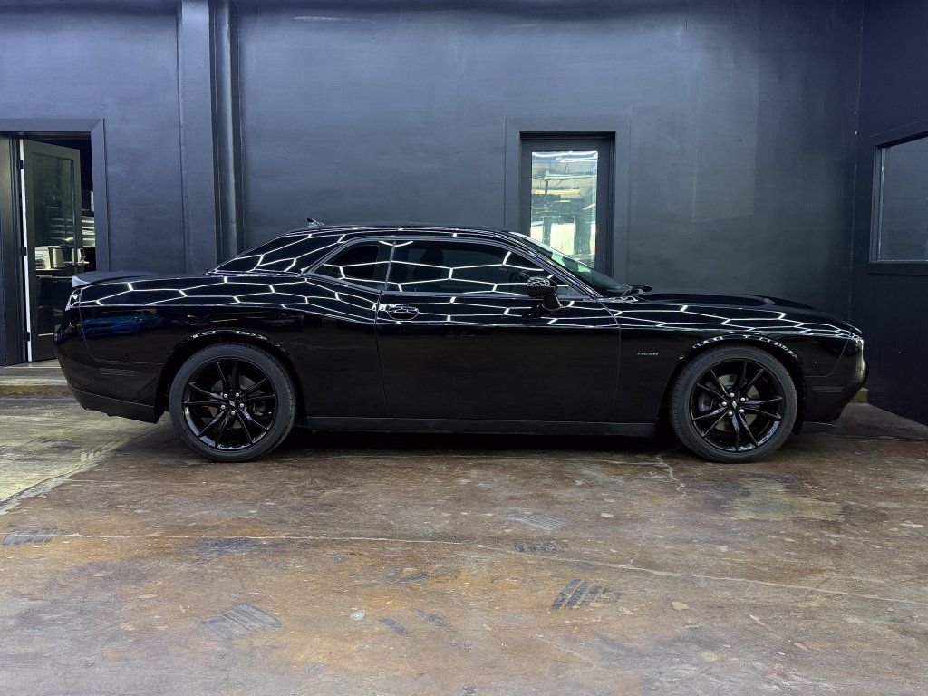 Used 2018 Dodge Challenger R/T w/ Driver Convenience Group RWD image 10