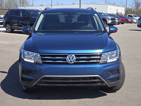 Used 2020 Volkswagen Tiguan SE w/ Panoramic Sunroof Package image 2