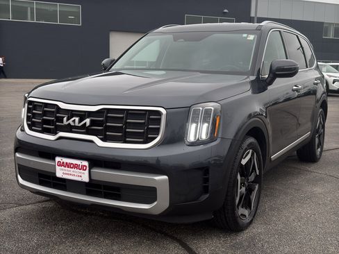 Used 2023 Kia Telluride S AWD/4WD image 2