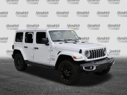 Used 2024 Jeep Wrangler Unlimited Sahara w/ Technology Group AWD/4WD image 2
