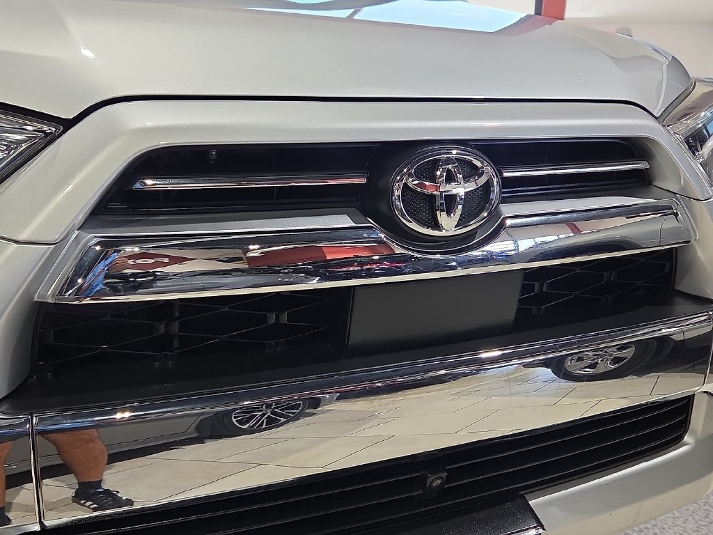 Certified 2022 Toyota 4Runner Limited AWD/4WD image 7