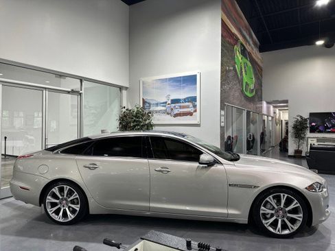 Used 2017 Jaguar XJ L Portfolio RWD image 24