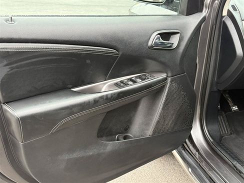 Used 2015 Dodge Journey Crossroad w/ Flexible Seating Group FWD image 11
