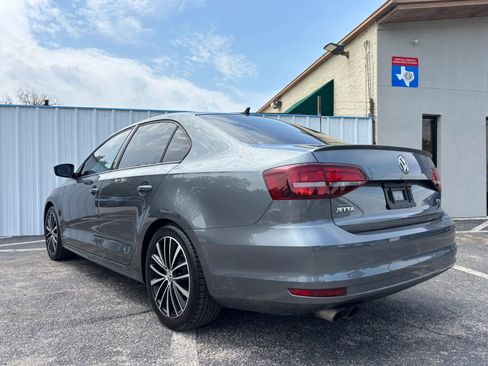 Used 2016 Volkswagen Jetta Sport FWD image 3