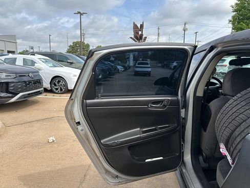 Used 2014 Chevrolet Impala LT w/ LT Sunroof Package FWD image 11