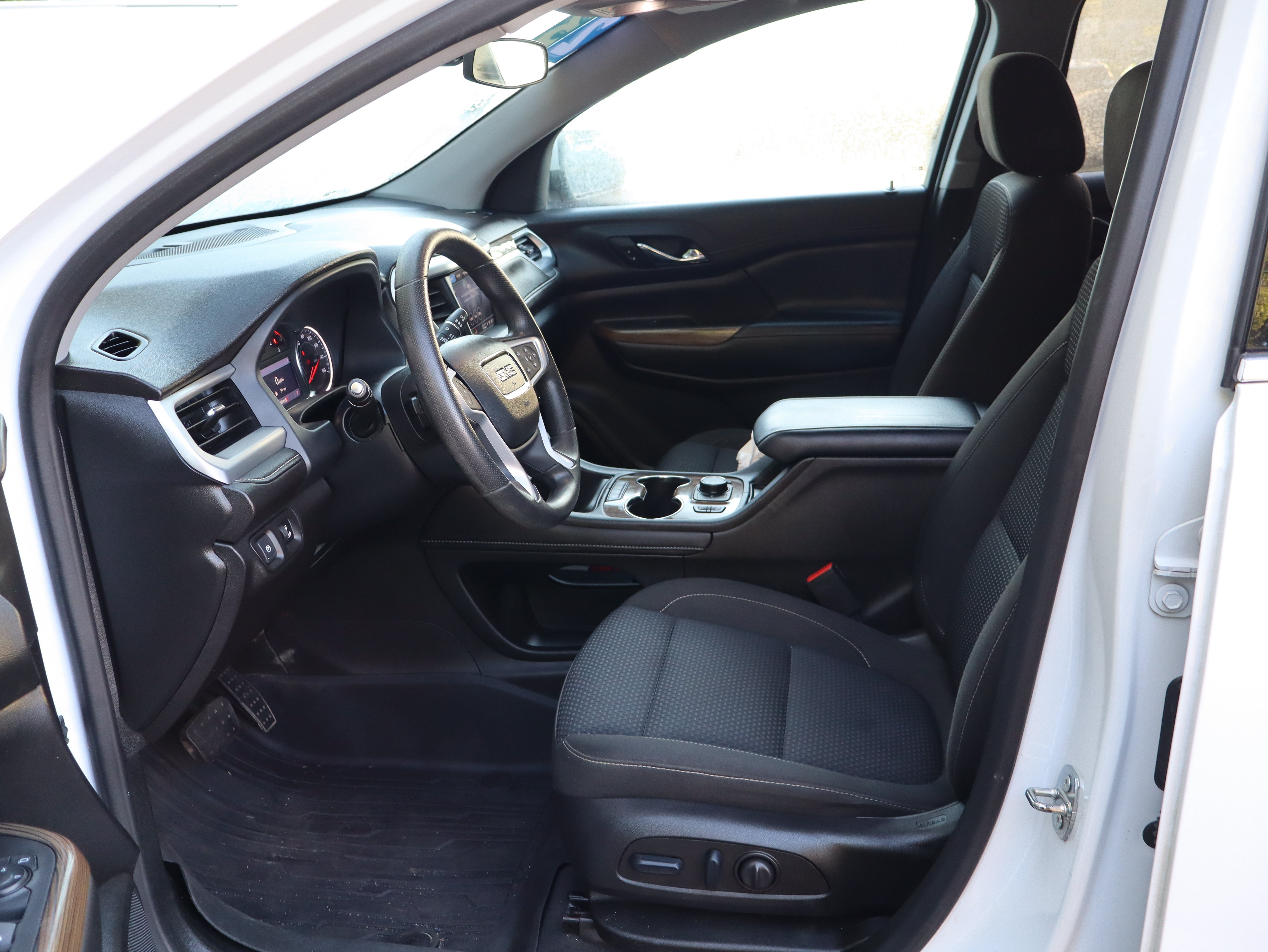 Used 2023 GMC Acadia SLE w/ Driver Convenience Package FWD image 15