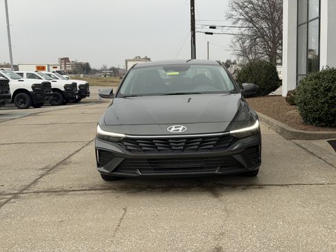 New 2026 Hyundai Elantra SE FWD image 12