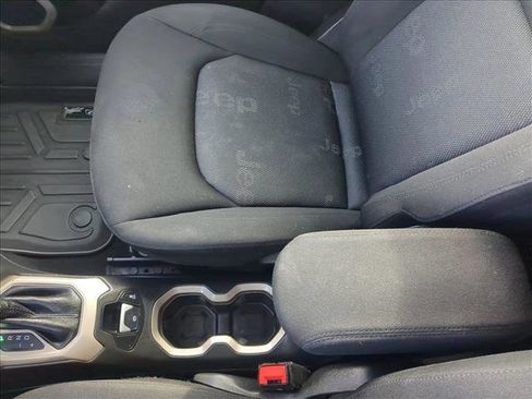 Used 2016 Jeep Renegade Latitude image 15