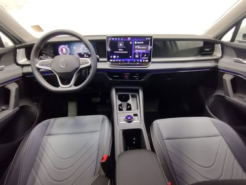 New 2025 Volkswagen Tiguan SE image 37