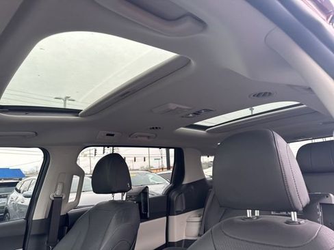 Used 2024 Kia Carnival SX Prestige FWD image 12
