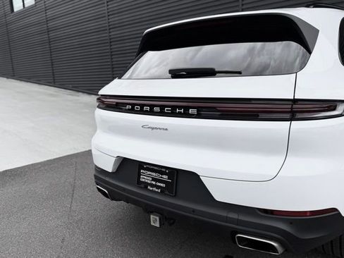 Used 2024 Porsche Cayenne AWD/4WD image 35
