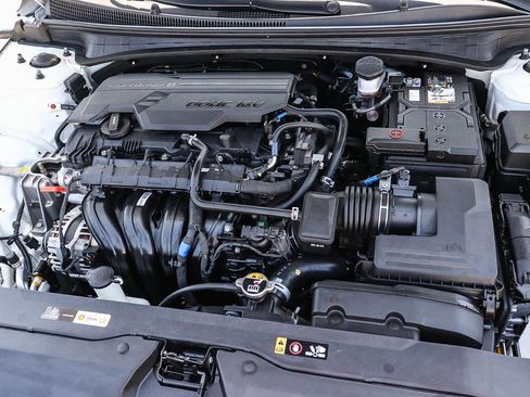 Used 2024 Hyundai Elantra SE FWD image 26