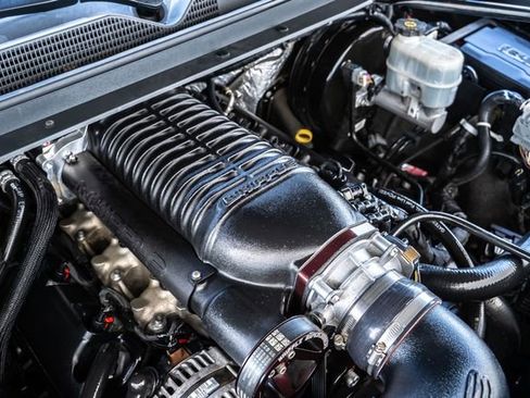 Used 2018 Cadillac Escalade Luxury image 39