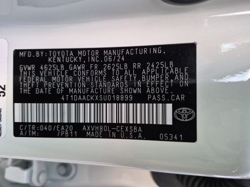Used 2025 Toyota Camry SE w/ Convenience Package FWD image 24