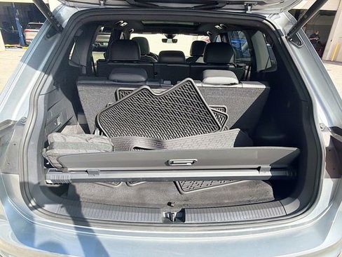Used 2022 Volkswagen Tiguan SE R-Line FWD image 26