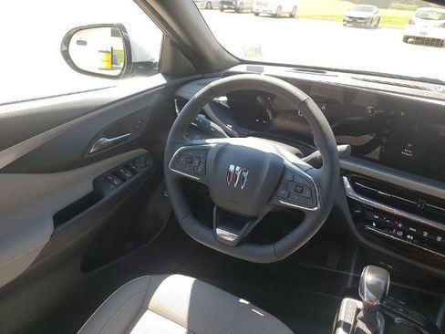 New 2025 Buick Envista Avenir image 17