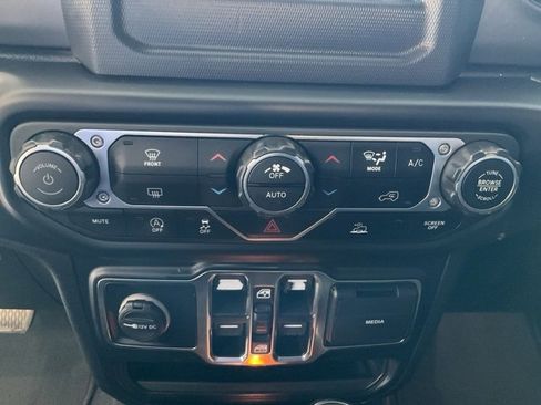 Used 2022 Jeep Wrangler Unlimited Sport image 12