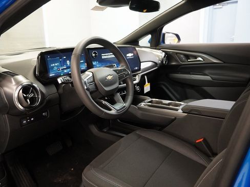 New 2026 Chevrolet Equinox EV LT image 5