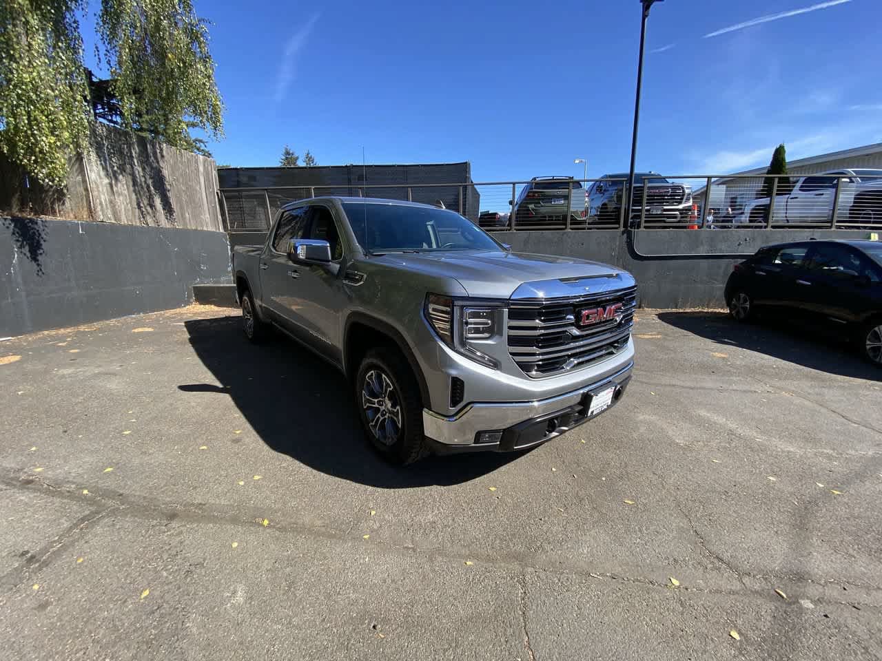 Used 2026 GMC Sierra 1500 SLT AWD/4WD image 8