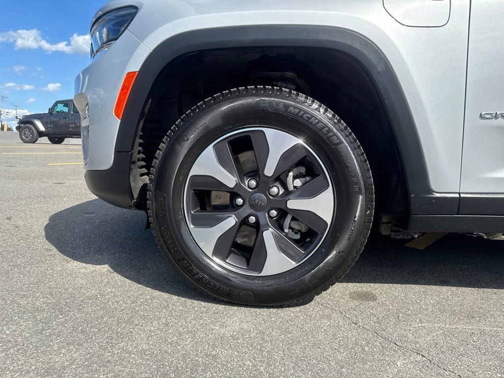 Used 2024 Jeep Grand Cherokee Limited 4xe AWD/4WD image 12