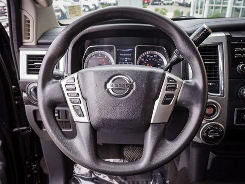 Used 2017 Nissan Titan SV AWD/4WD image 19