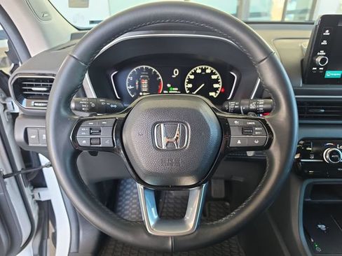 Used 2025 Honda Pilot Touring image 23