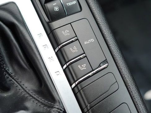 Used 2018 Porsche Macan AWD/4WD image 31