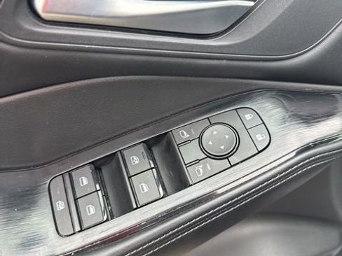 Used 2025 Nissan Rogue SV AWD/4WD image 17