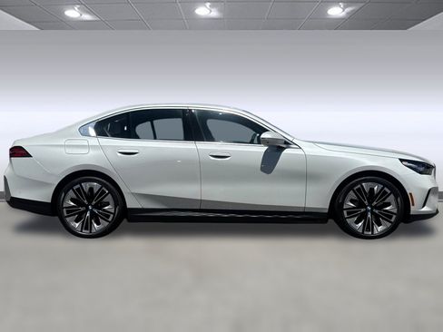 Used 2026 BMW i5 eDrive40 RWD image 8