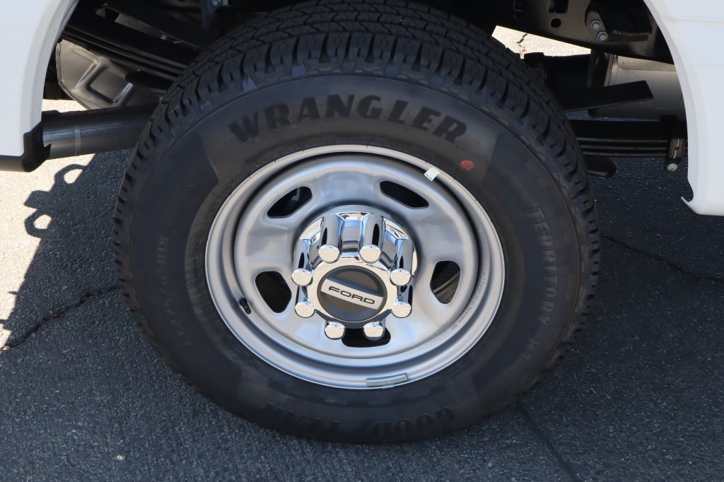 New 2027 Ford F350 XL w/ XL Chrome Package RWD image 11