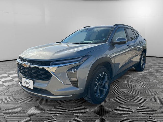 Used 2025 Chevrolet Trax LT FWD image 1