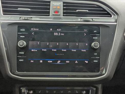 Used 2021 Volkswagen Tiguan SE w/ Panoramic Sunroof Package image 27