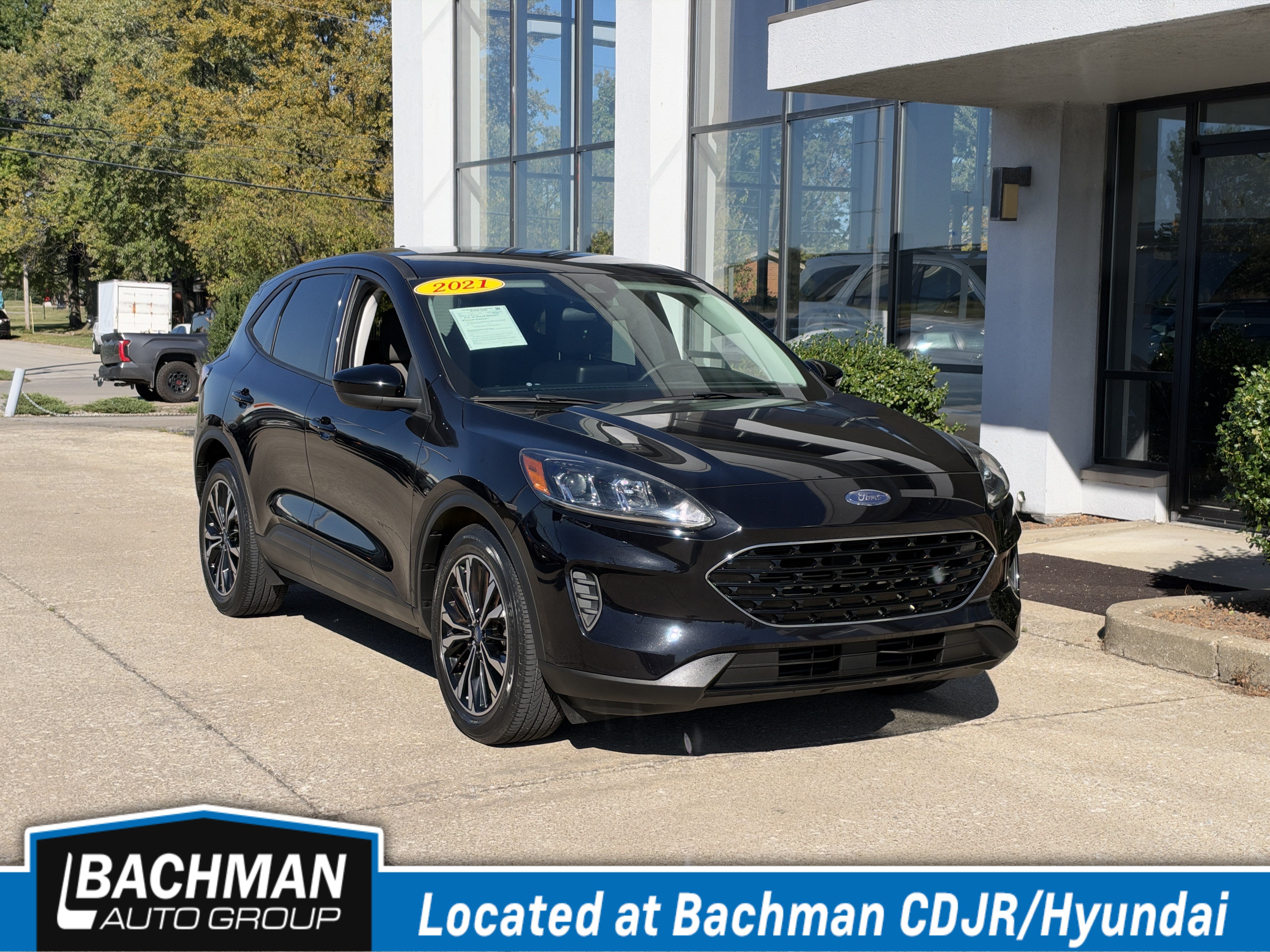 Used 2021 Ford Escape SE FWD image 1