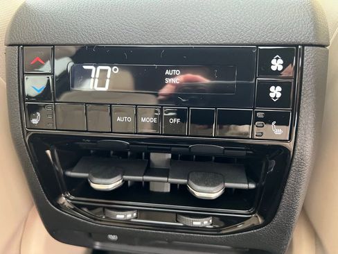 New 2025 Jeep Grand Cherokee L Limited w/ Luxury Tech Group II image 20