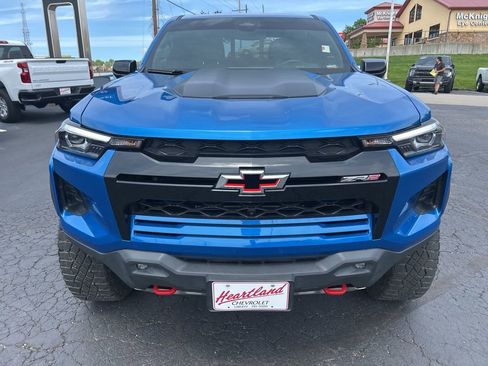 Used 2024 Chevrolet Colorado ZR2 w/ ZR2 Convenience Package III AWD/4WD image 2