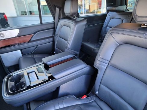 Used 2022 Lincoln Navigator Reserve image 12